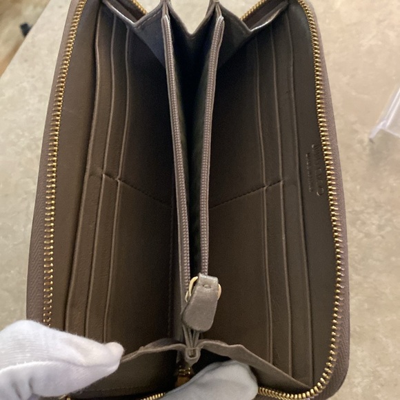 JIMMY CHOO $950 Long Zip around Wallet - Picture 8 of 12